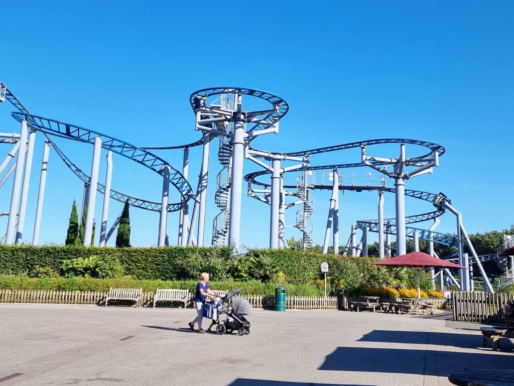A family review and guide for Paultons Park & Peppa Pig World, frugal mum guide, photo of cobra rollercoaster