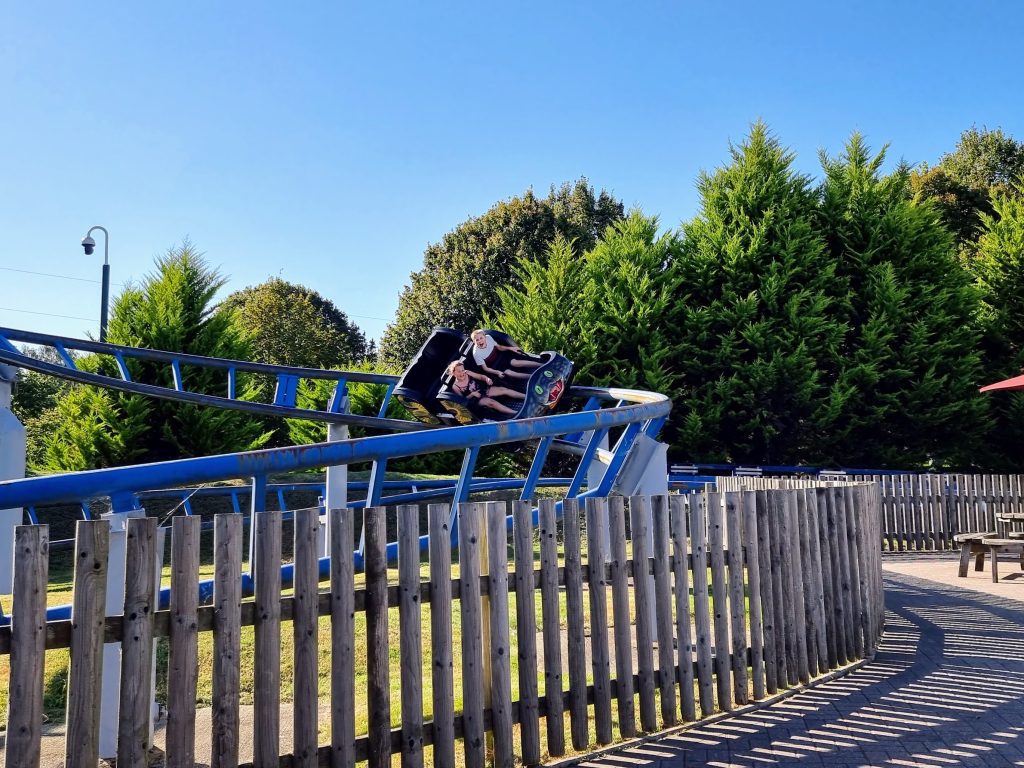 The 10 best things to do in Hampshire and the New Forest with kids, frugal mum travel guide, photo of paultons park