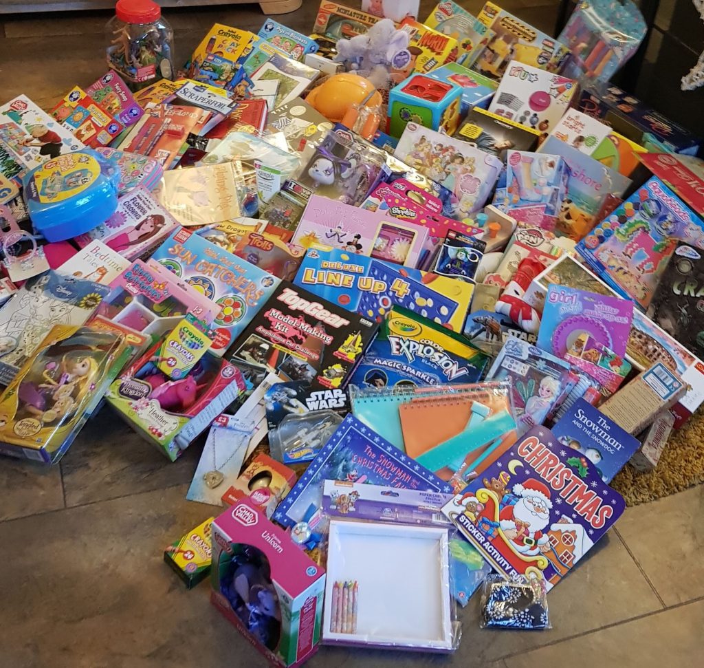 where to receive and donate gifts for children at christmas in the uk, salvation army collection photo