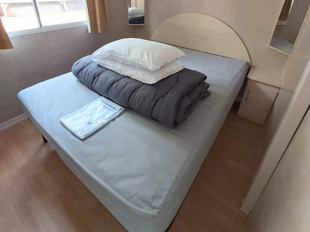 Eurocamp holiday, classic accommodation, mobile home, Camping Cisano San Vito, Italy, Lake Garda, frugal mum review photo