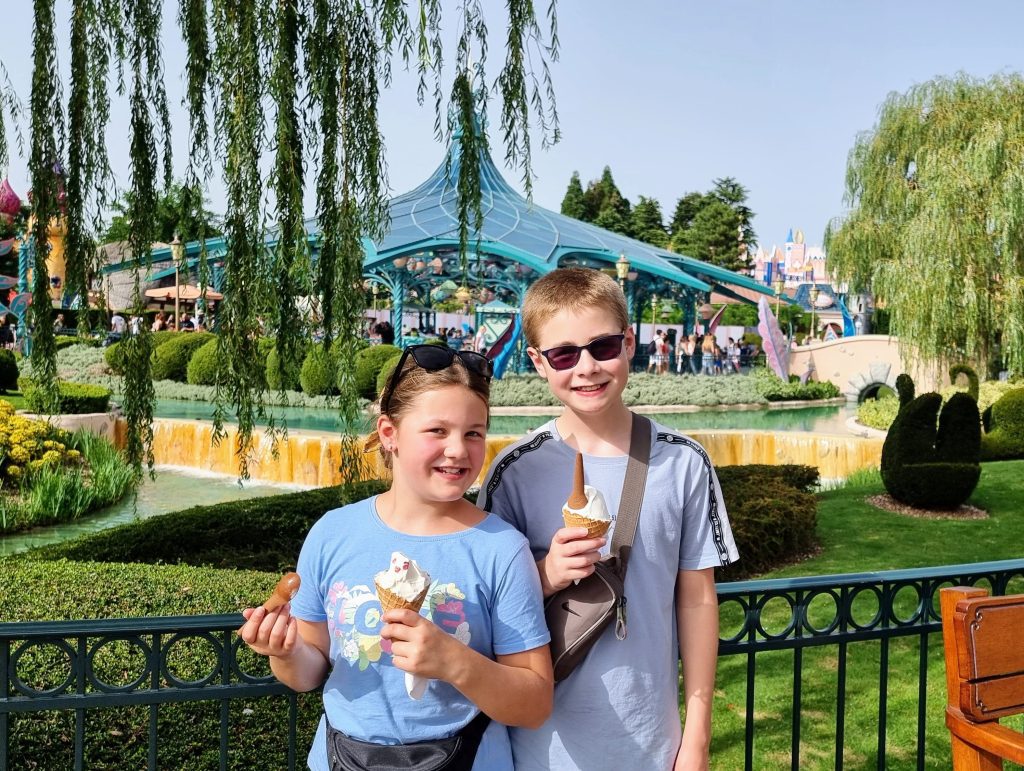 disneyland paris guide, review, frugal mum family photo, children with ice cream