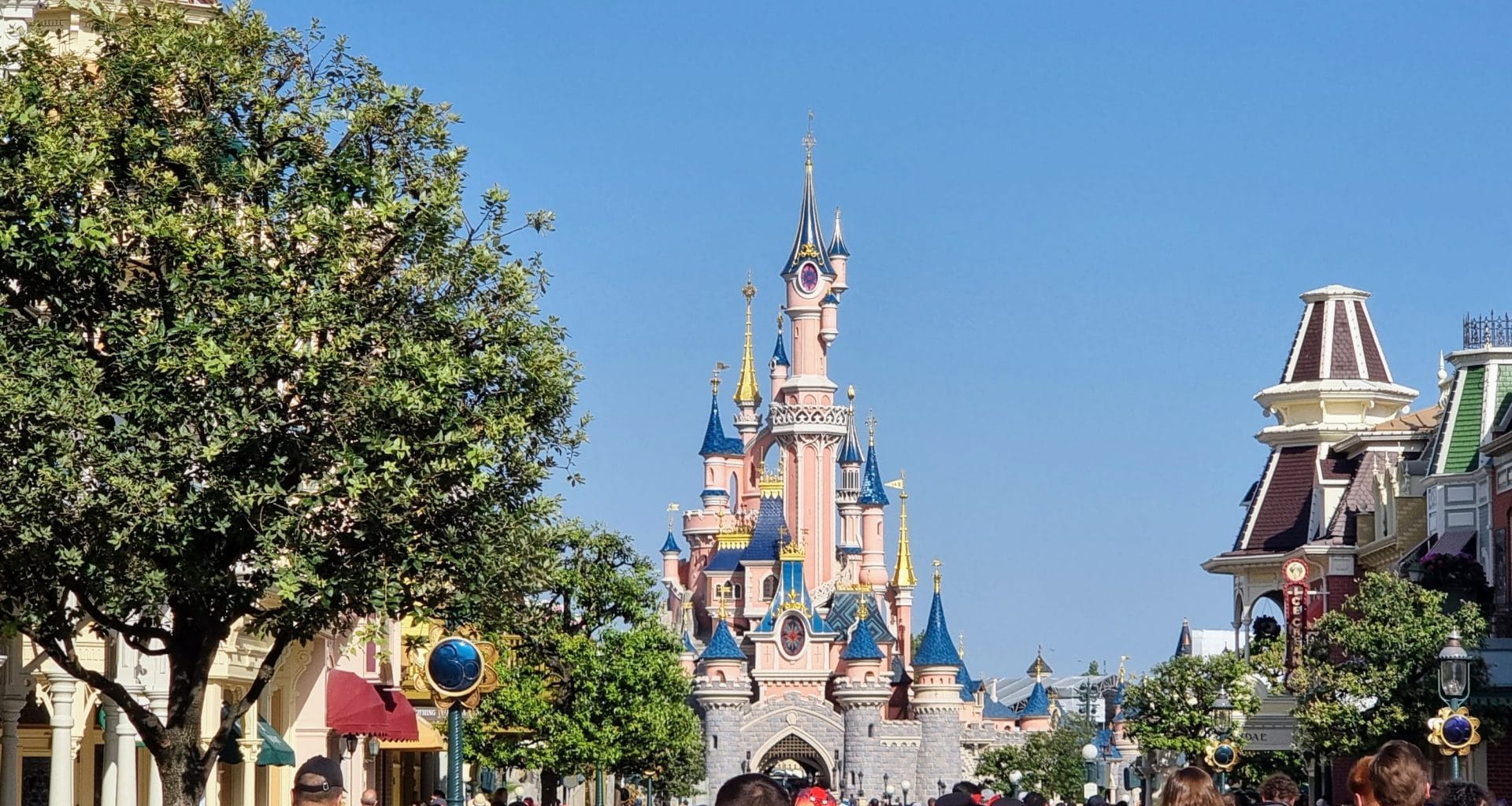 Is 1 Day Enough at Disneyland Paris with Kids, 1 Day Itinerary, frugal mum travel guide