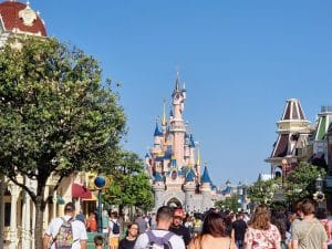 Is 1 Day Enough at Disneyland Paris with Kids, 1 Day Itinerary, frugal mum travel guide