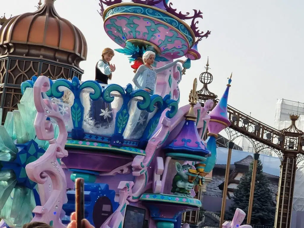 disneyland paris holiday guide and review, frugal mum travel guide, photo of elsa and anna, frozen parade