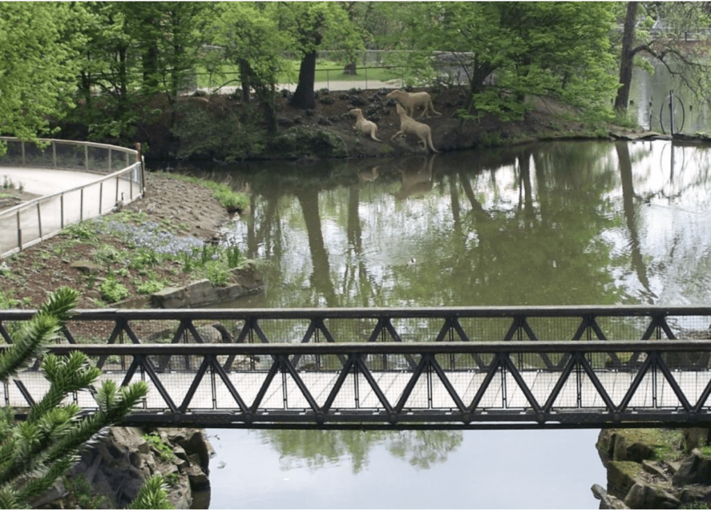 Family days out, 10 best FREE places to visit in London with kids, tips, frugal mum, crystal palace dinosaurs