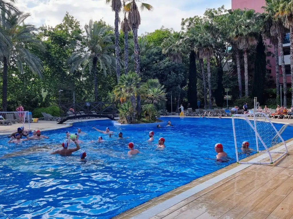 tui holidays money saving guide, tips, discounts, villa romana hotel, spain, swimming pool, frugal mum children, photo
