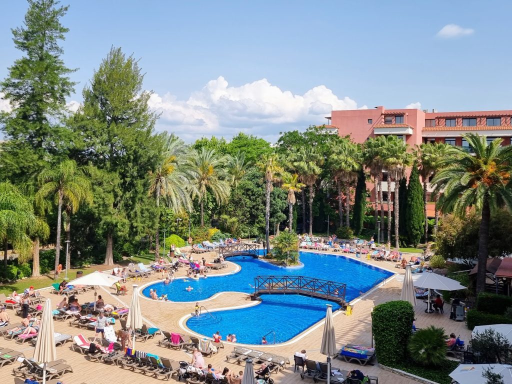 frugal mum photo, travelling abroad on a budget tips, tui holiday, ohtels villa romana spain photo of pool