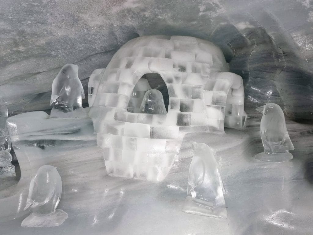 Jungfraujoch, switzerland, glacier, frugal mum family with Kids, is it worth the money, photo of sculpture in ice palace
