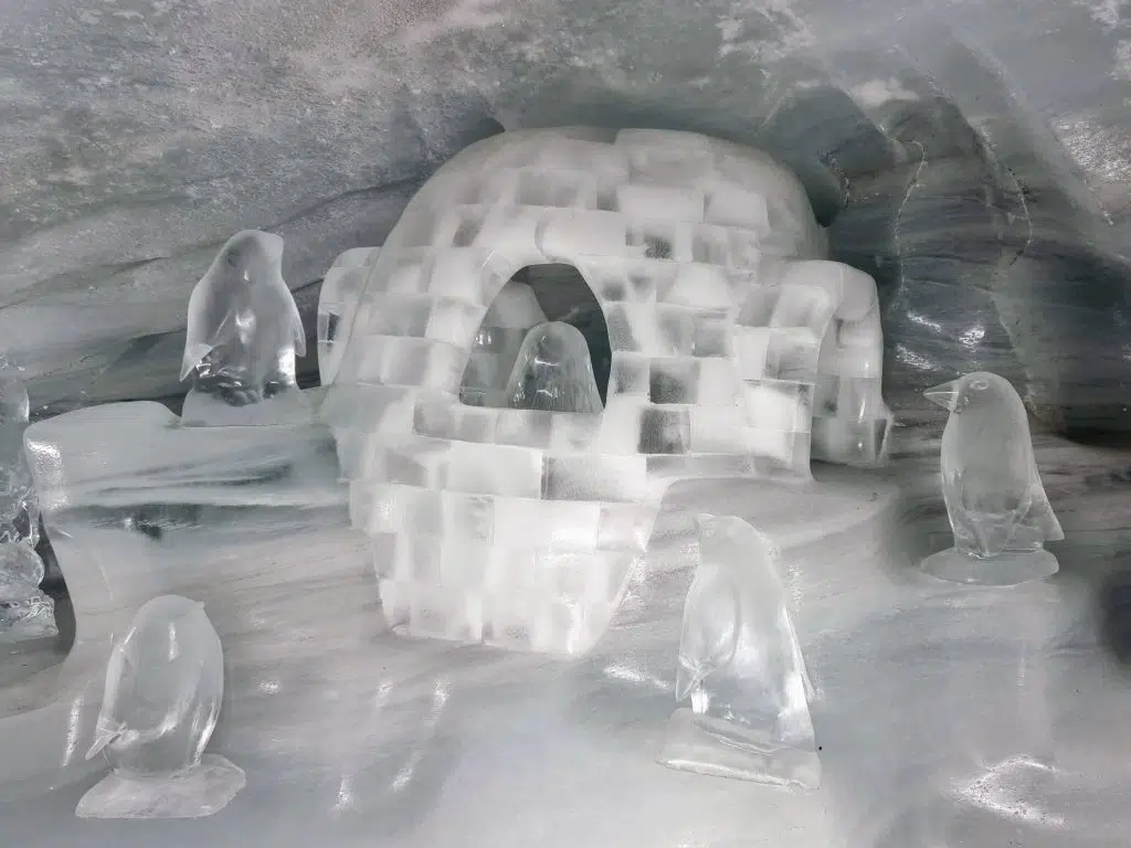 Jungfraujoch, switzerland, glacier, frugal mum family with Kids, is it worth the money, photo of sculpture in ice palace
