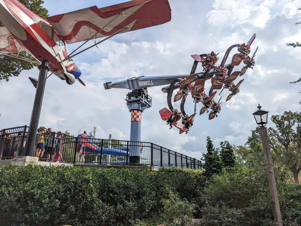 Duinrell Holiday and theme park, frugal mum review, the Netherlands, photo of flying ride