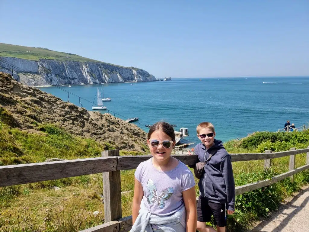 How to home educate on a budget, UK discounts, freebies & tips for travel, resources & days out guide, photo of frugal mum children in the isle of wight