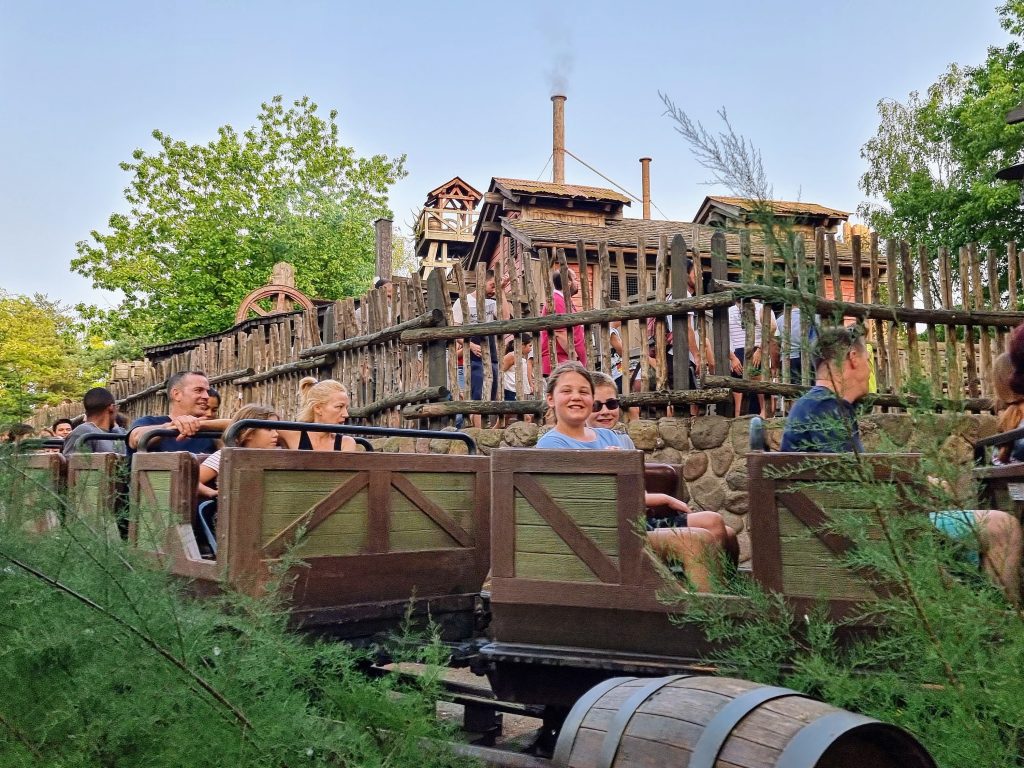 The best Eurocamp Holiday Parks close to Disneyland Paris, frugal mum family photo