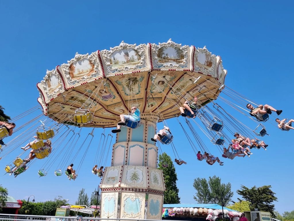 The Ultimate Butlins Minehead Holiday Guide & Review, frugal mum photo of children on rides