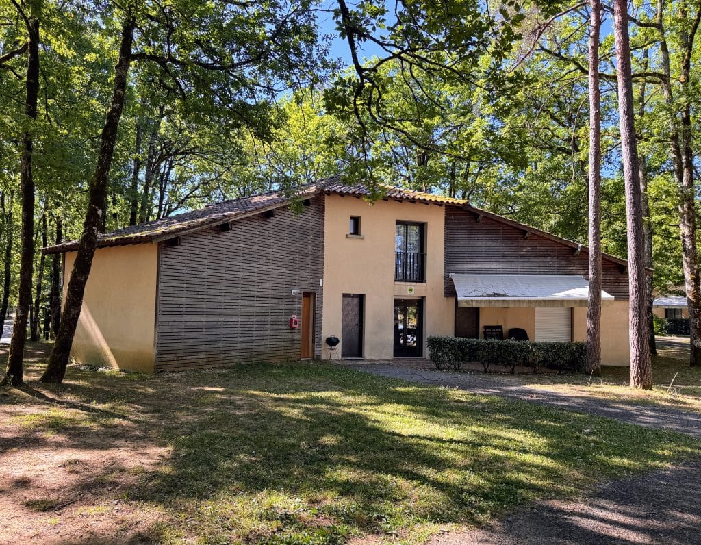 Which Eurocamp holiday accommodation should I choose, frugal mum review and travel guide, photo of apartment at saint avit loisirs