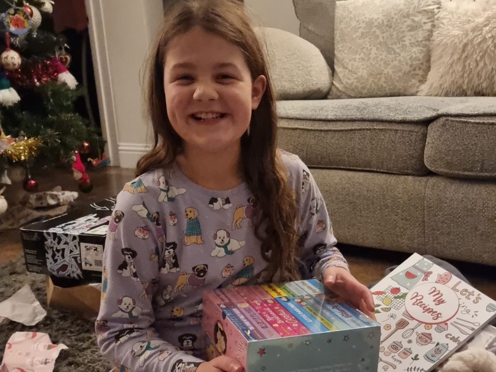 Christmas without money: 30 tips for a DIY budget family Christmas, frugal mum child unwrapping christmas gift