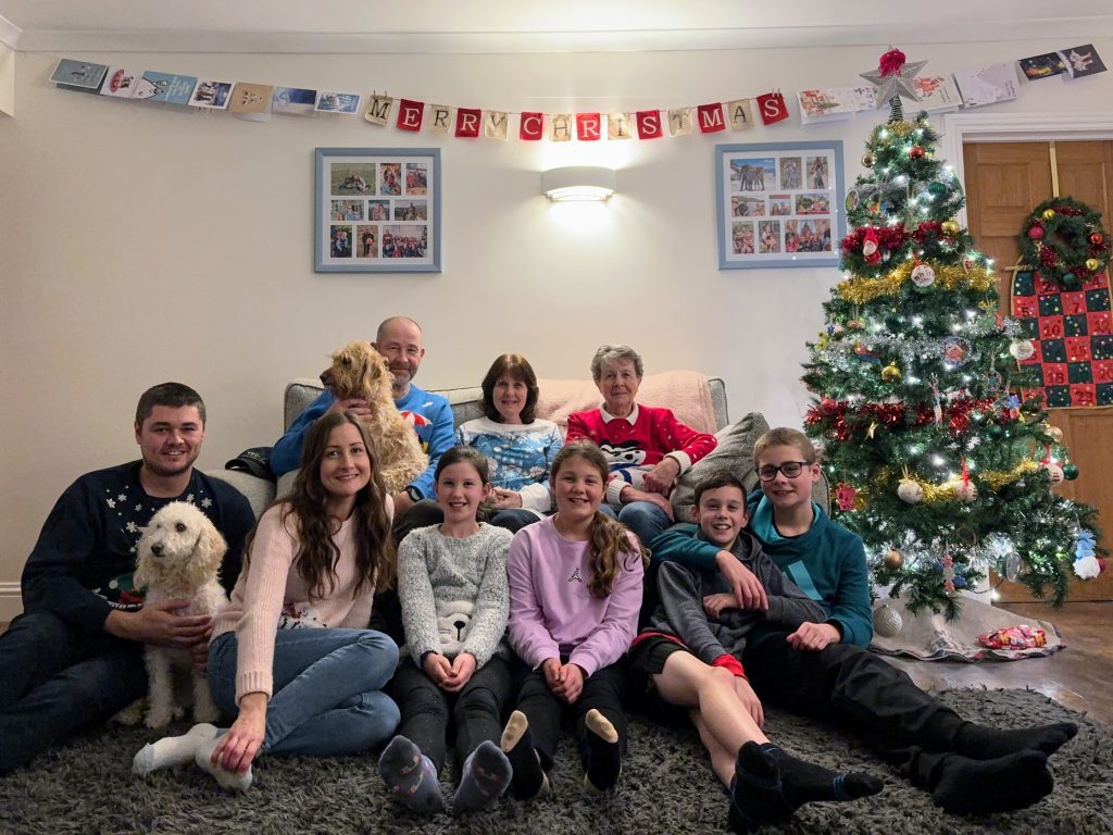 frugal mum family christmas photo