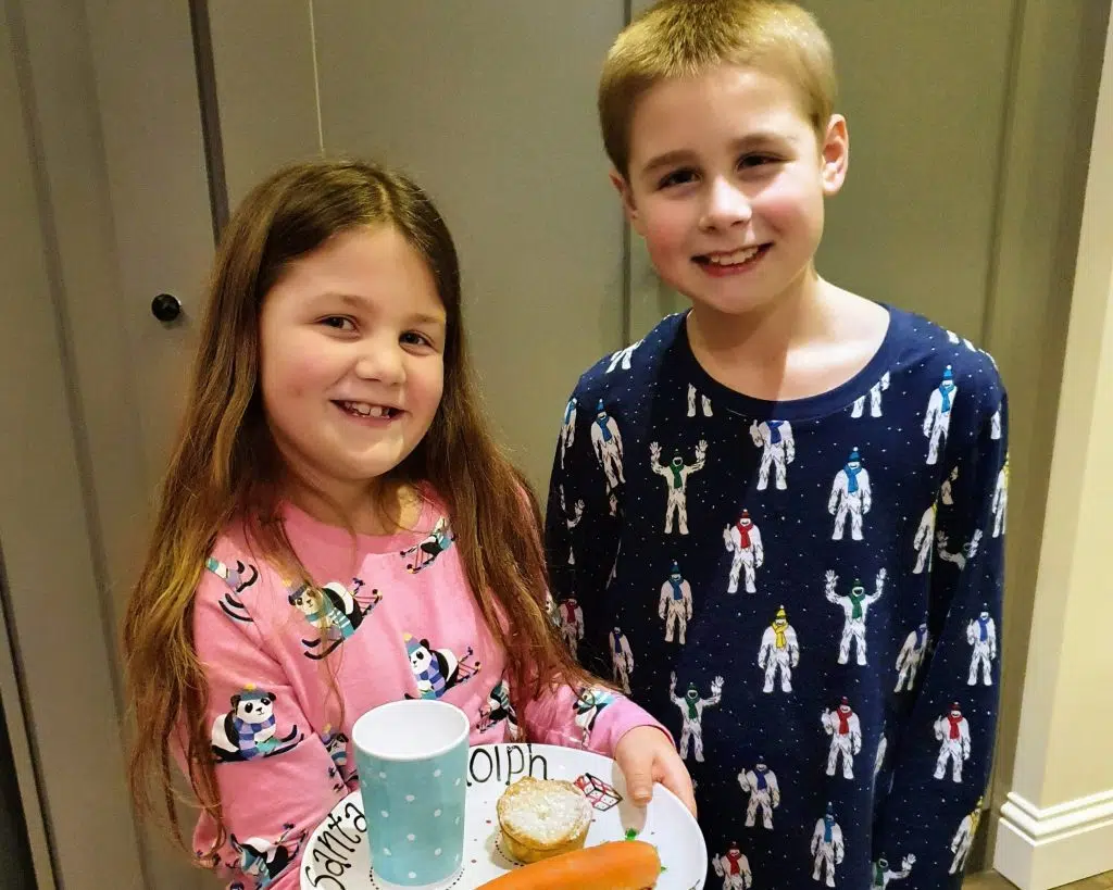 frugal mum children in pyjamas, plate for santa, christmas eve, family christmas without money DIY budget