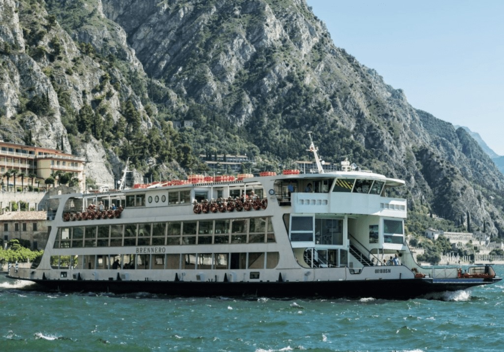 Lake Garda family holiday itinerary, the best things to see and do with kids, photo of boat