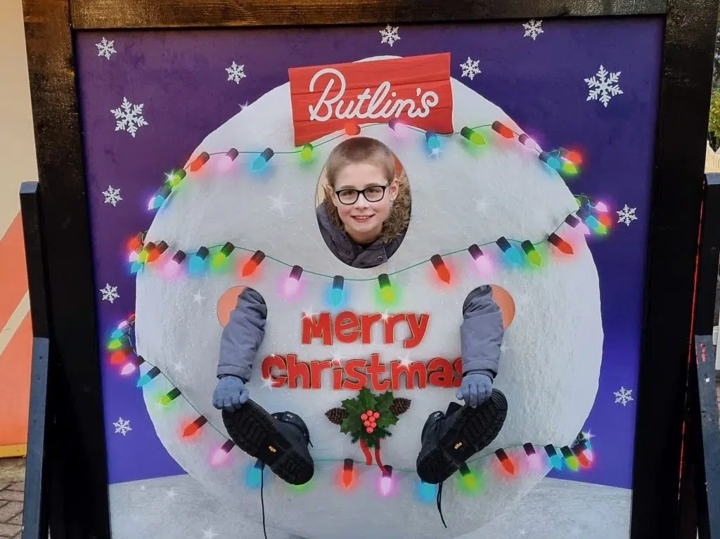 butlins bognor regis review, frugal mum family, child posing in bauble sign, photo