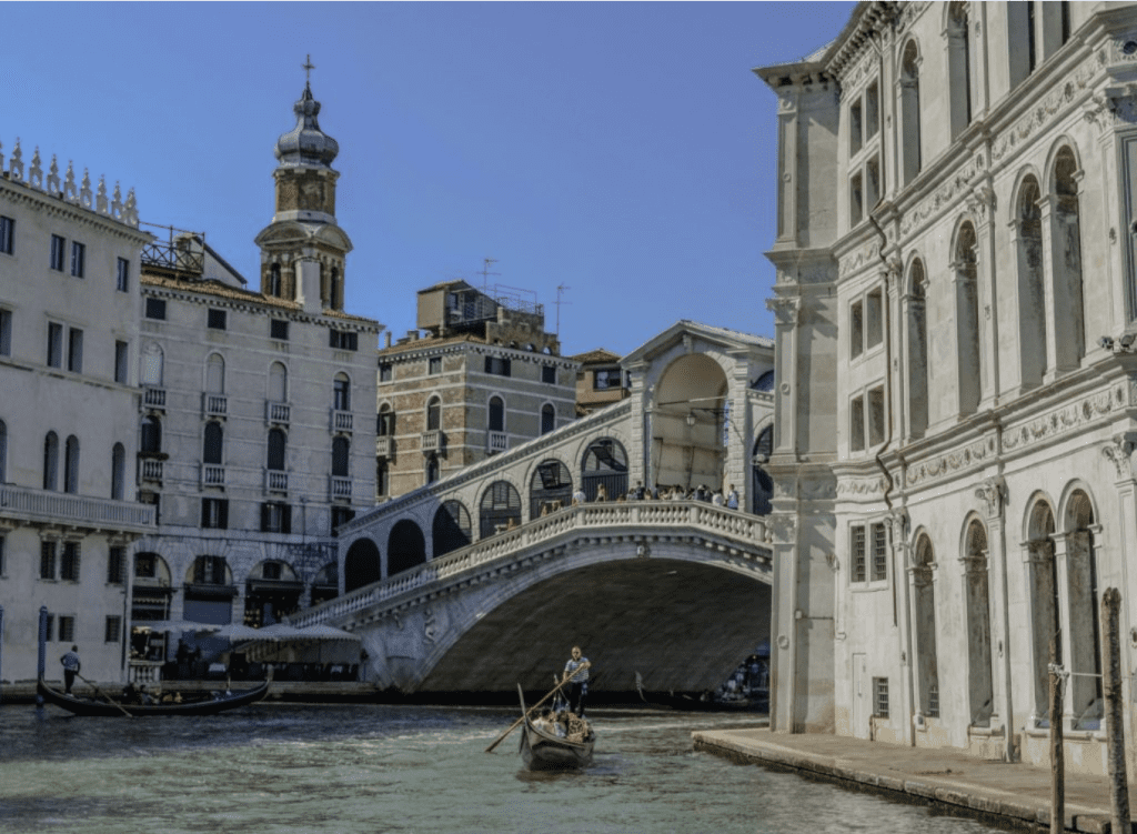 How to spend a day in Venice on a budget with kids, frugal mum guide, photo of rialto bridge