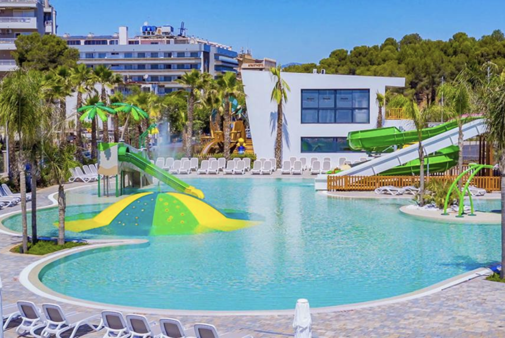Where are the best places to stay in Salou with kids, spain, frugal mum travel guide, photo of jet2holidays alannia hotel