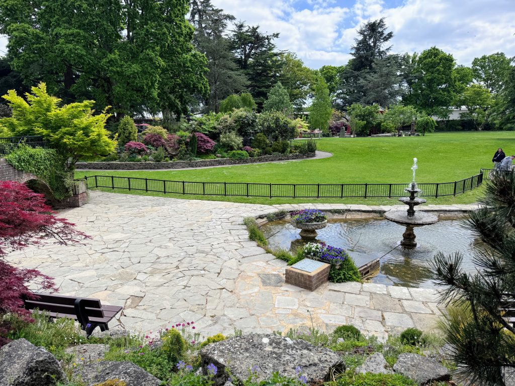 A family review and guide for Paultons Park & Peppa Pig World, frugal mum guide, photo of gardens