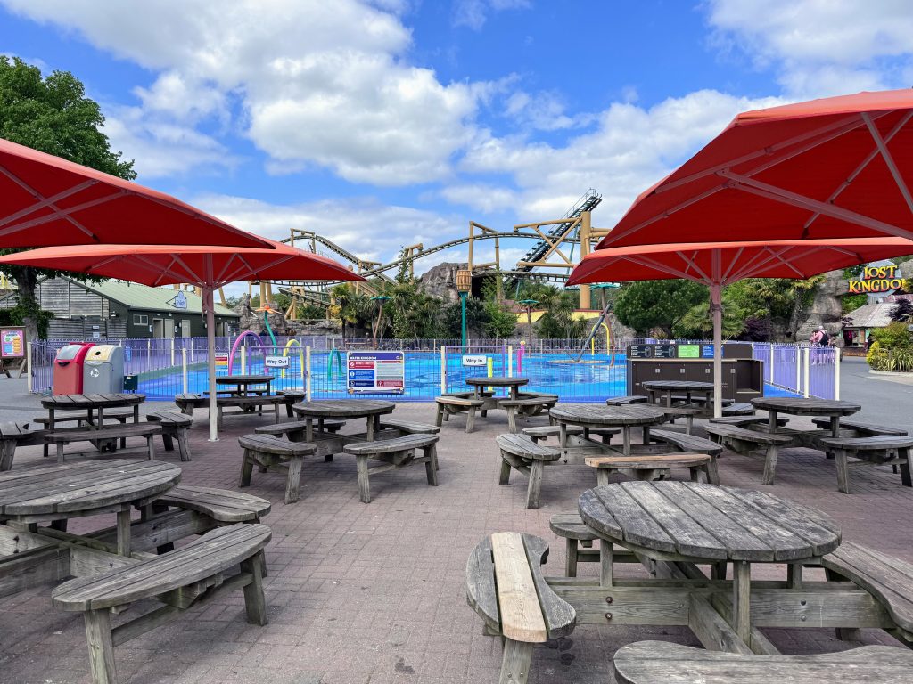 A family review and guide for Paultons Park & Peppa Pig World, frugal mum guide, photo of picnic area and splash zone