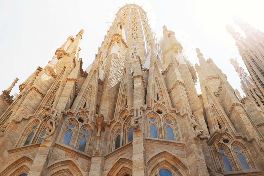 The best things to do in Barcelona on a budget with kids, frugal mum travel guide, photo of sagrada familia