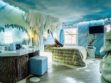 How to get a FREE Merlin Annual Pass, short break offer, frugal mum guide, image of splash landings hotel room