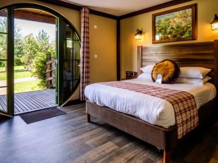 How to get a FREE Merlin Annual Pass, short break offer, frugal mum guide, image of alton towers woodland lodge