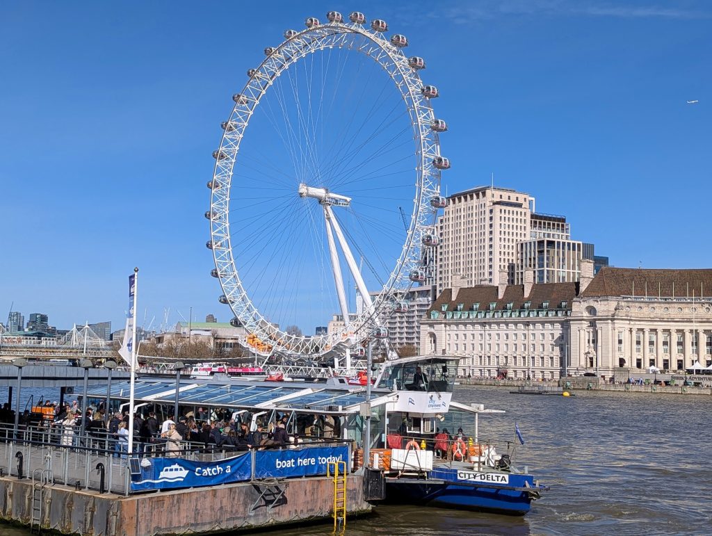 The London Eye with kids, a family guide and money-saving tips, frugal mum travel guide, photo of london eye