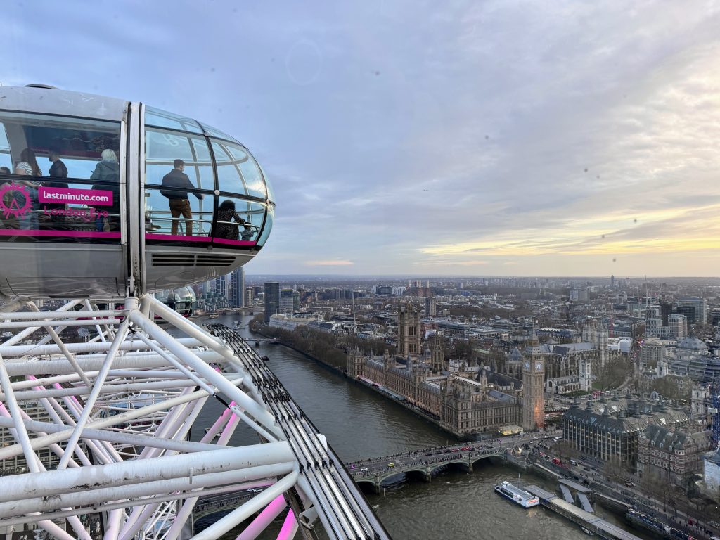 The London Eye with kids, a family guide and money-saving tips, frugal mum travel guide