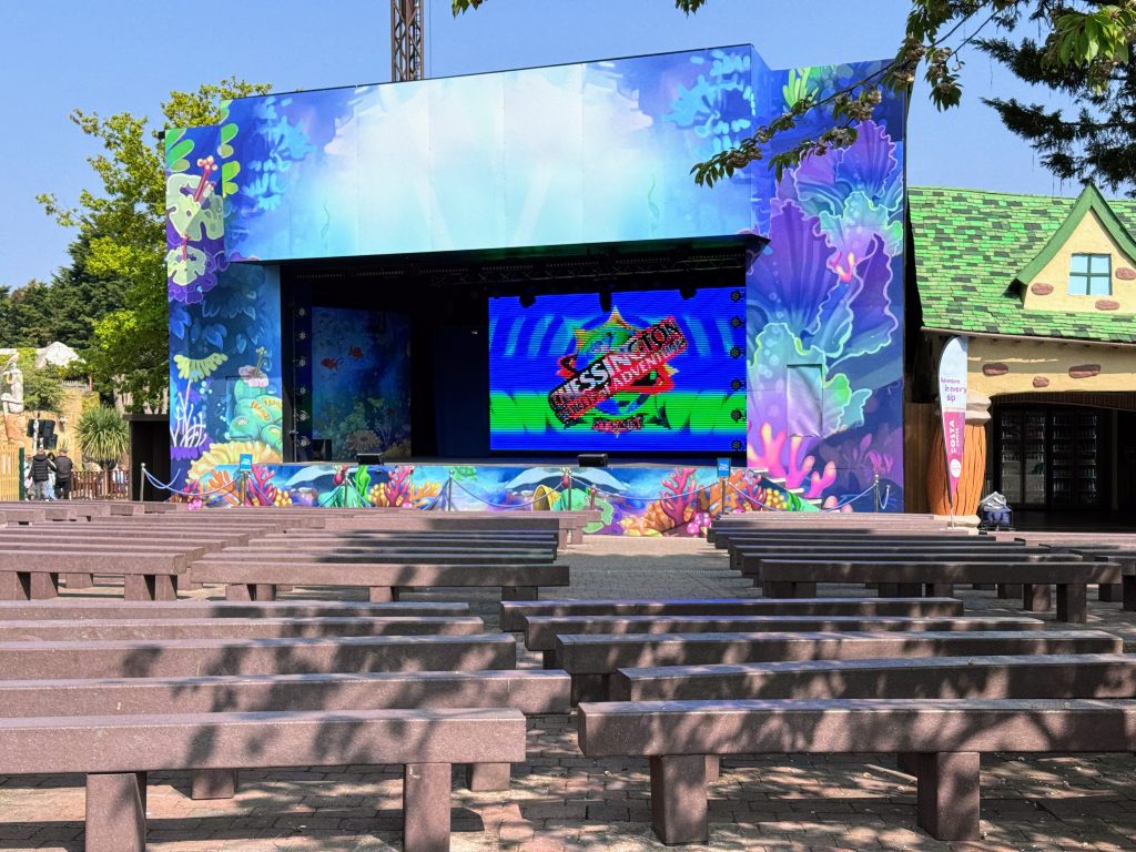 The Ultimate Family Guide for Chessington World of Adventures, frugal mum day out guide, london, photo of stage for shows