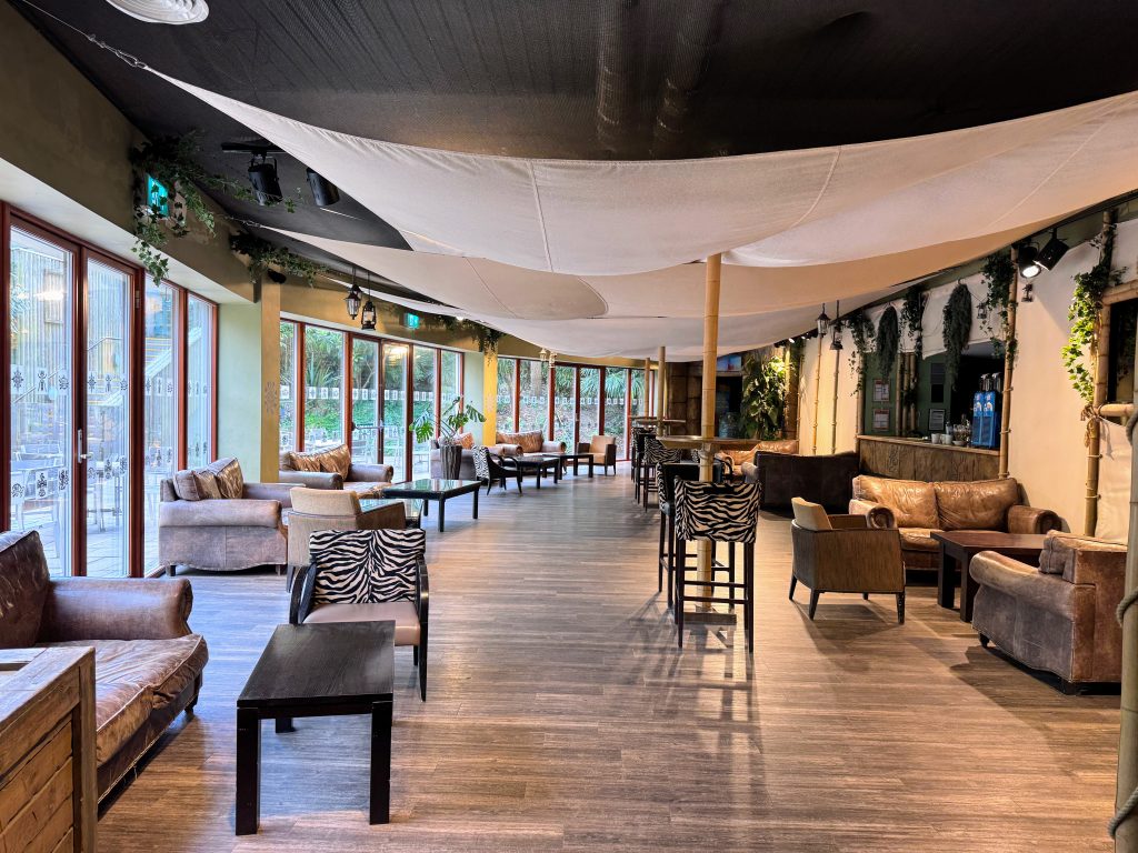 Chessington Resort Guide, is the Safari or Azteca hotel better, frugal mum review, photo of azteca restaurant seating area