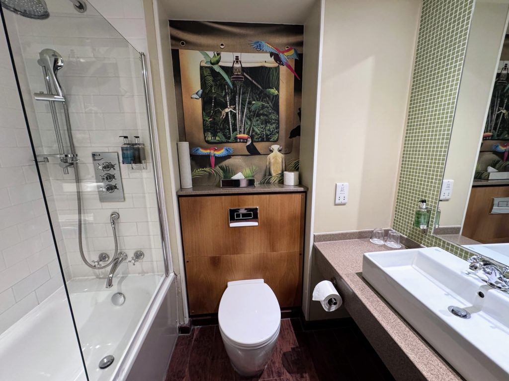 Chessington Resort Guide, is the Safari or Azteca hotel better, frugal mum review, photo of standard safari room bathroom