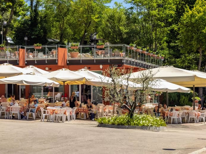 Eurocamp Holiday Review, cisano san vito, lake garda italy, frugal mum travel guide, photo of restaurant