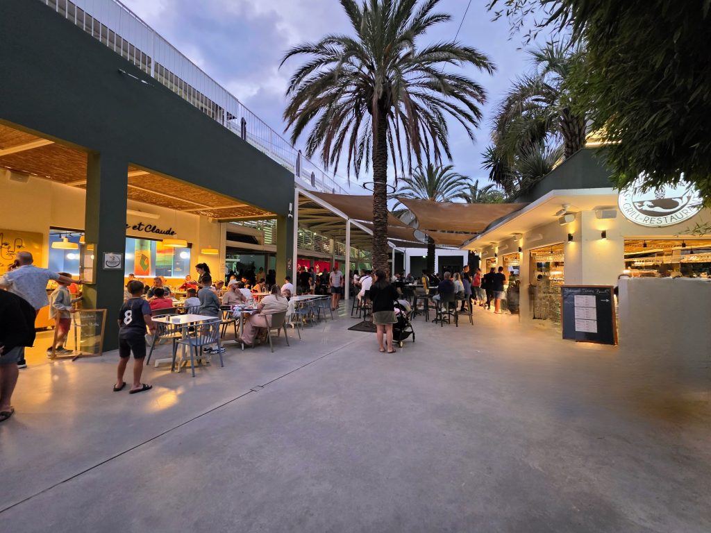 Eurocamp Holiday Review, La Sirène, Argèles‑sur‑Mer, France, frugal mum travel guide, photo of restaurants