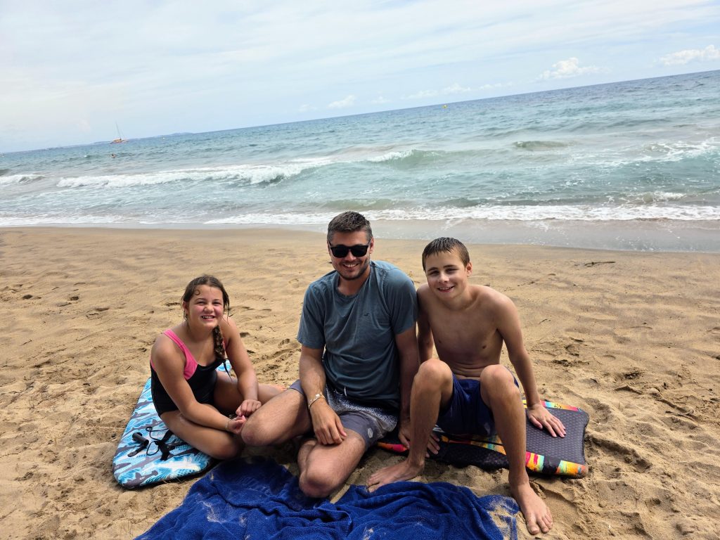 Eurocamp Holiday Review: Playa Montroig, Costa Dorada, Spain, frugal mum travel guide, photo of family at beach