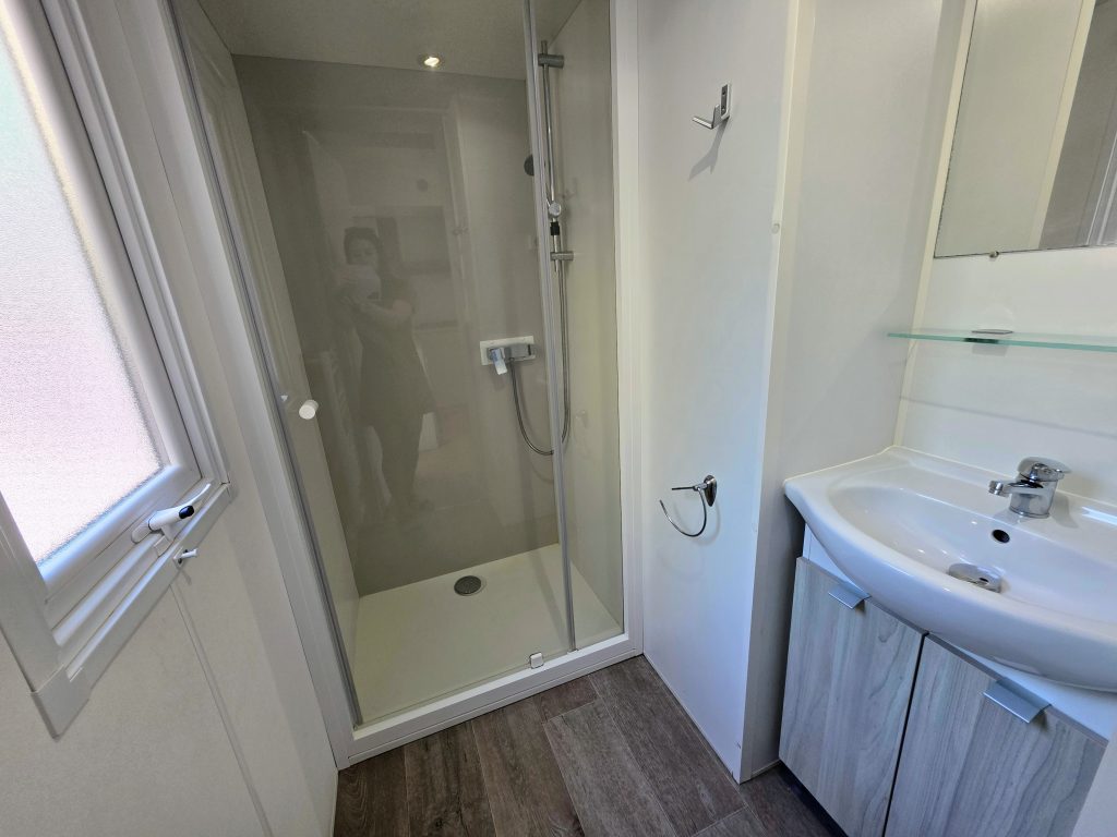 Eurocamp holiday review, Vilanova Park, Barcelona, Spain, frugal mum travel guide, photo of premium accommodation shower room