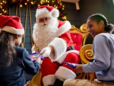 Best UK holiday parks for Christmas breaks with kids from haven, parkdean resorts and away resorts, frugal mum guide