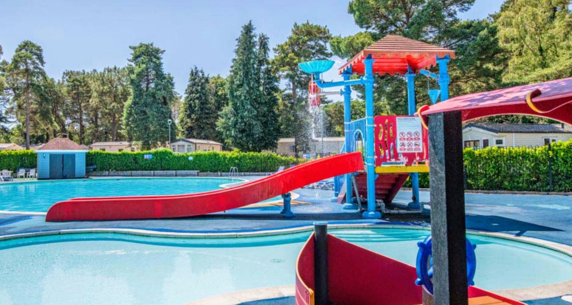 12 Best Holiday Parks in Dorset for Families, frugal mum guide