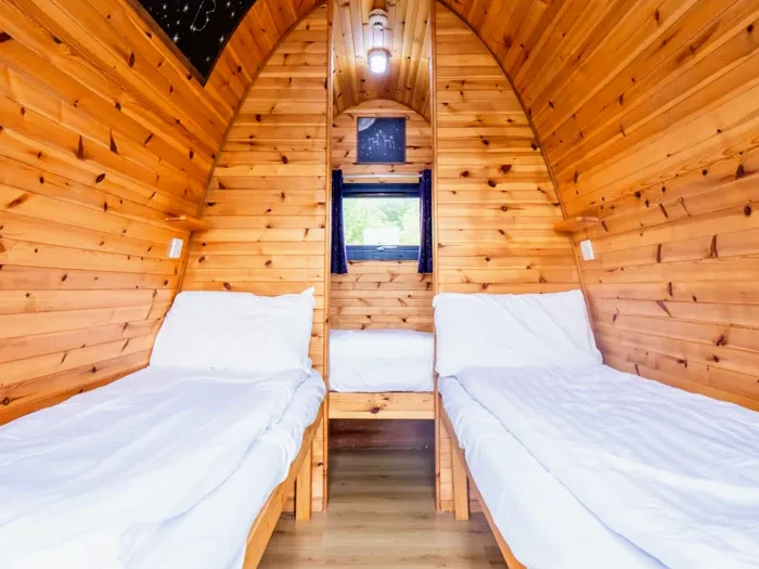 Alton Towers Hotel Review, frugal mum guide, photo of stargazing pods