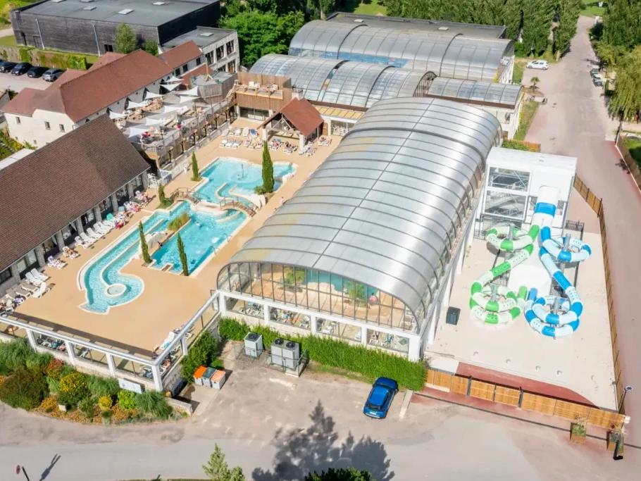 Where to Stay in Paris with Kids, frugal mum travel guide, image of la croix du vieux pont eurocamp