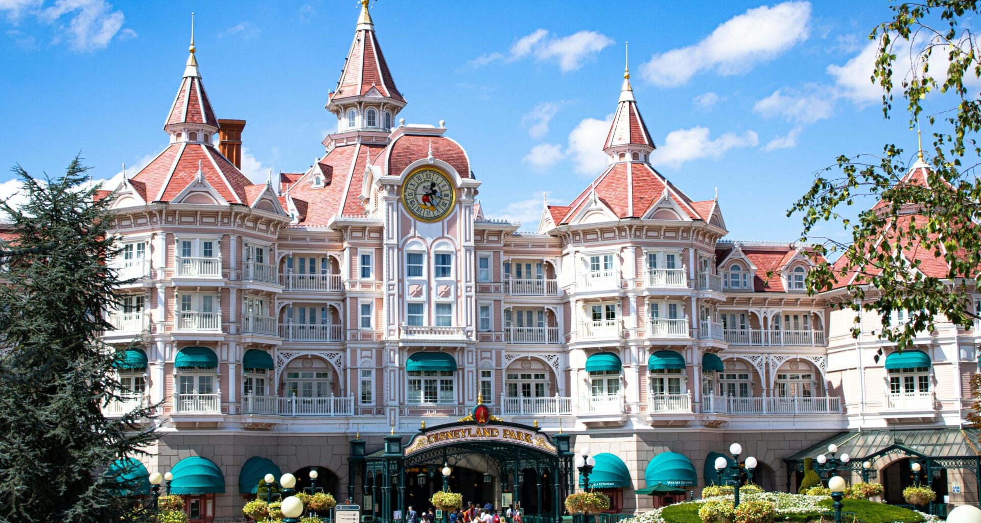 Best Places to Stay Near Disneyland Paris with Kids, frugal mum travel guide