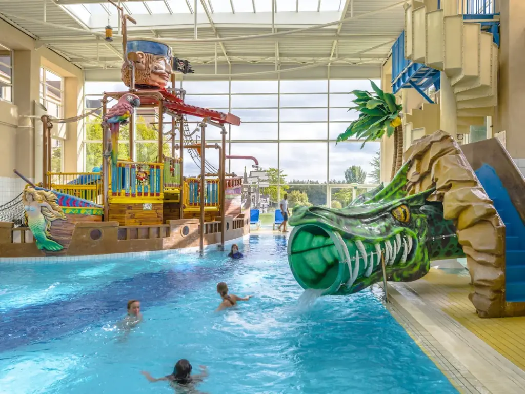 best places to stay near Disneyland Paris at Christmas, frugal mum winter travel guide, image of Explorers Hotel