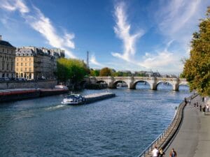 3 Days in Paris with Kids, Family Itinerary with Disneyland Paris, frugal mum travel guide