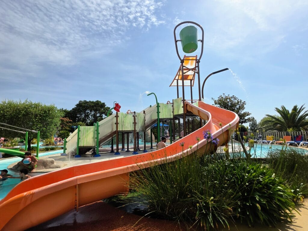 Eurocamp Holiday Review, Le Mané Guernehué, Brittany, France, frugal mum travel guide, photo of splash play
