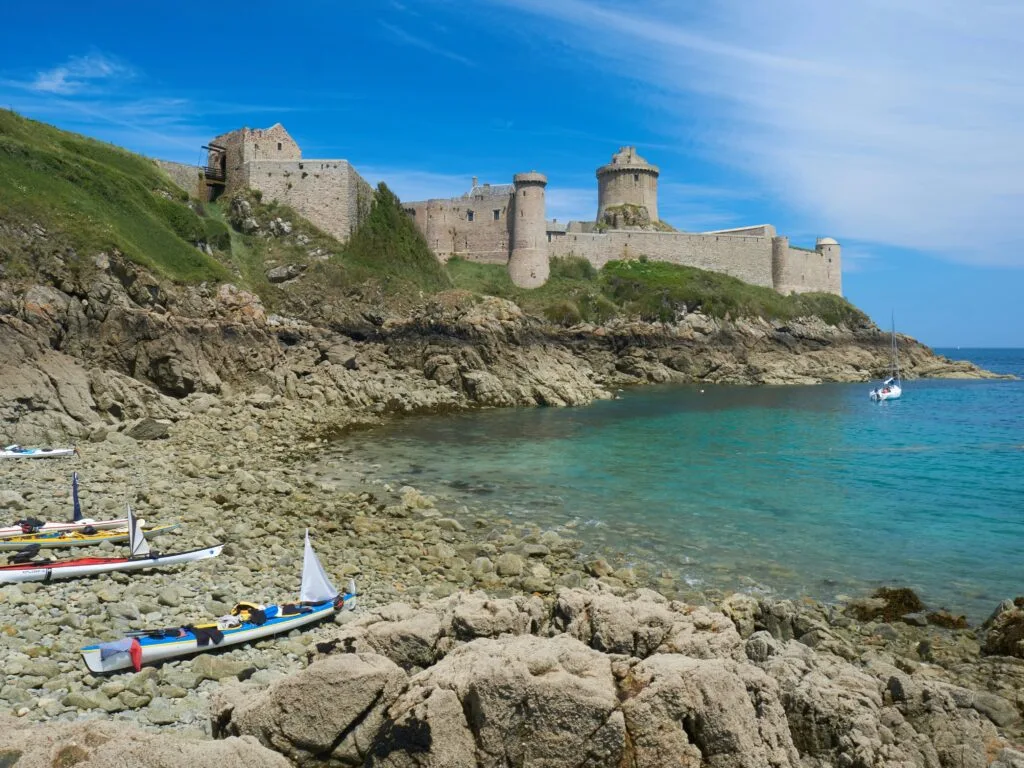 20 Best Things to Do in Brittany with Kids, frugal mum travel guide, photo of Fort La Latte
