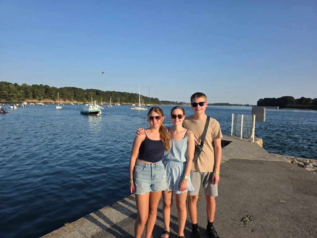 20 Best Things to Do in Brittany with Kids, frugal mum travel guide, photo of baden coastline