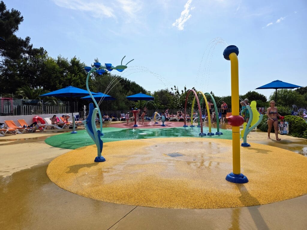 Eurocamp Holiday Review, Le Mané Guernehué, Brittany, France, frugal mum travel guide, photo of splash play